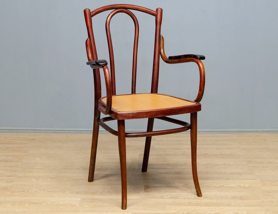 Черный винтажный стул