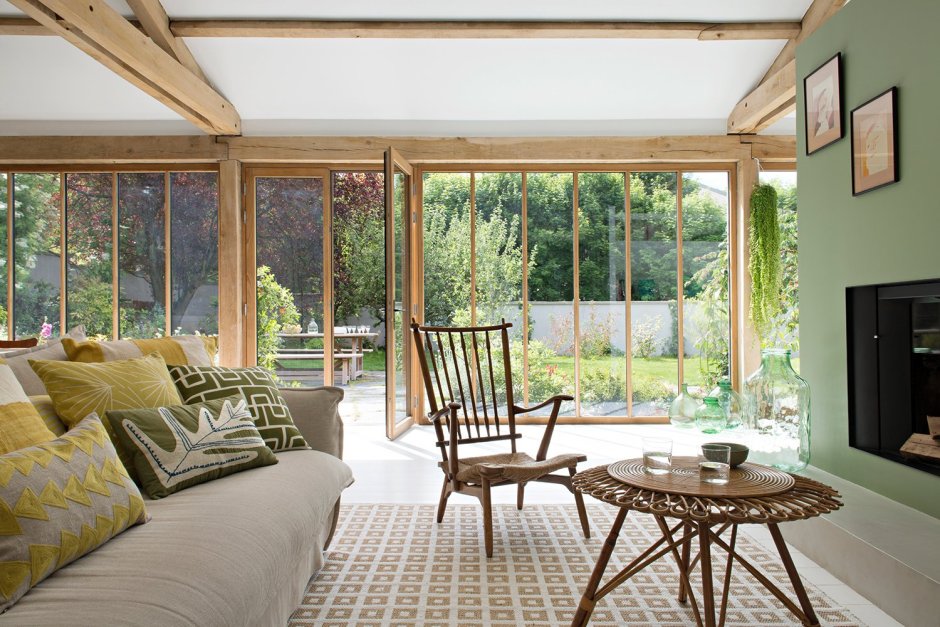 Гостиная с террасой в доме