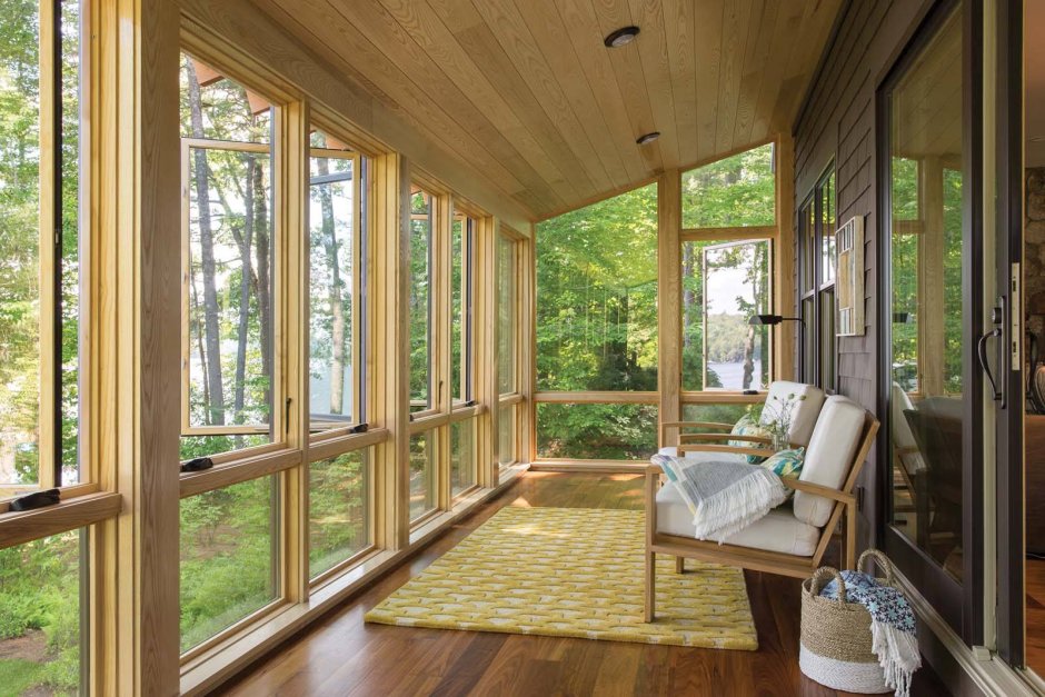 Застекленная деревянная веранда