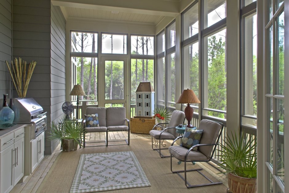 Дача с окнами в пол и террасой