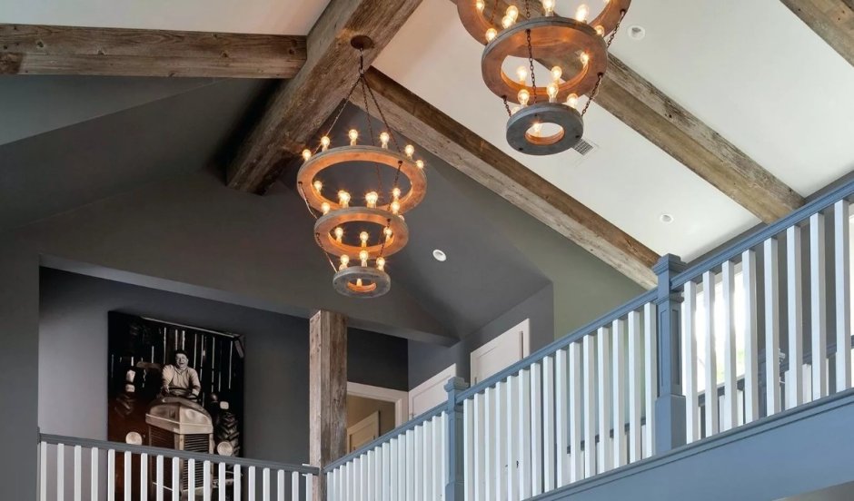 Кухня с балками на потолке