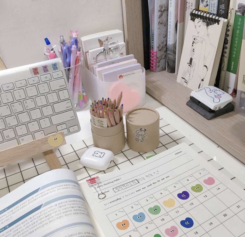 Декор письменного стола