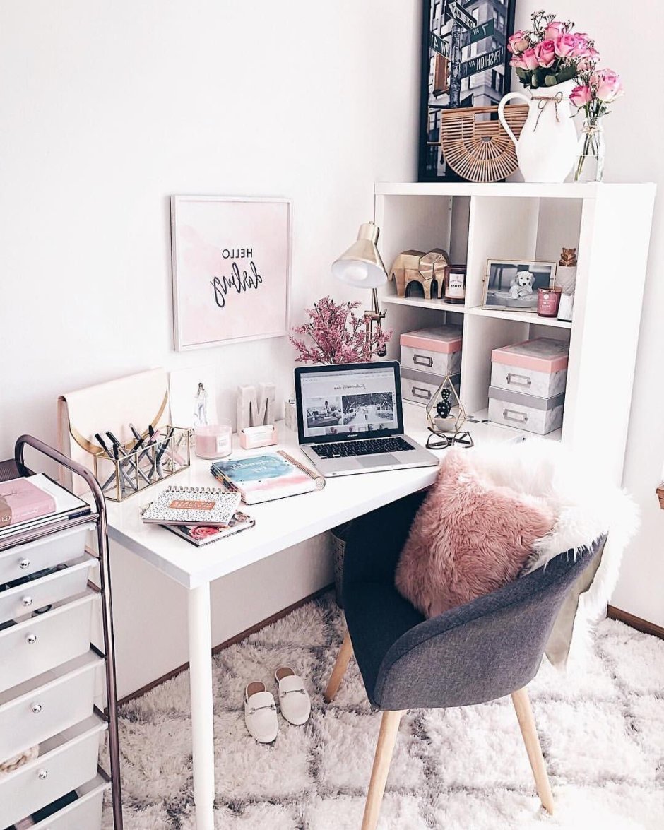 Декор письменного стола