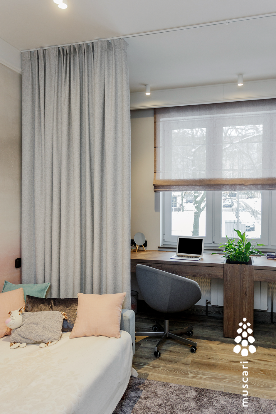 Зонирование комнаты шторами