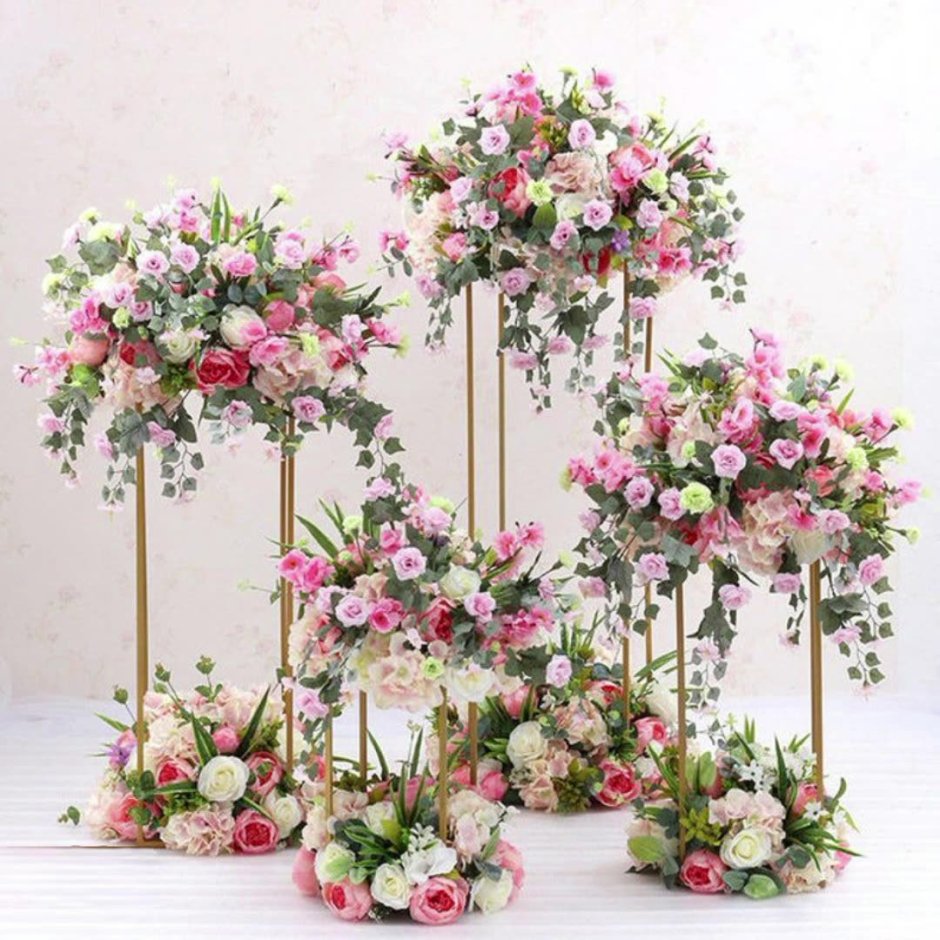 Цветочная композиция на стойке