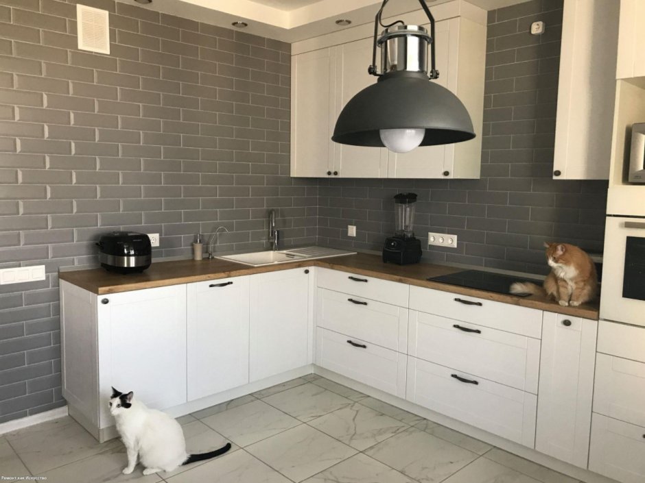 Плитка на кухне до потолка