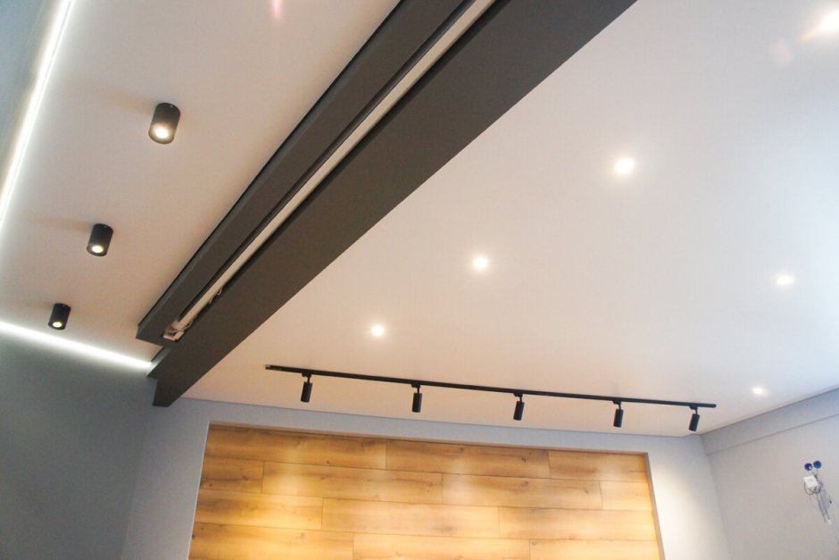 Трековые светильники для натяжных потолков