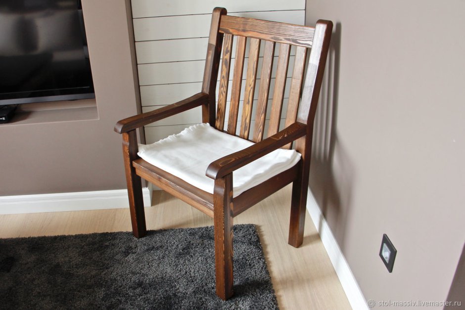 Кресло из массива