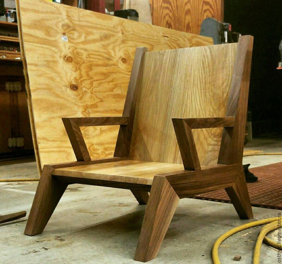 Кресло из массива дерева