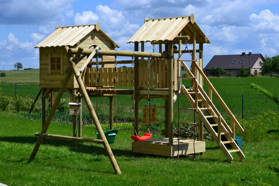 Детская площадка с домиком