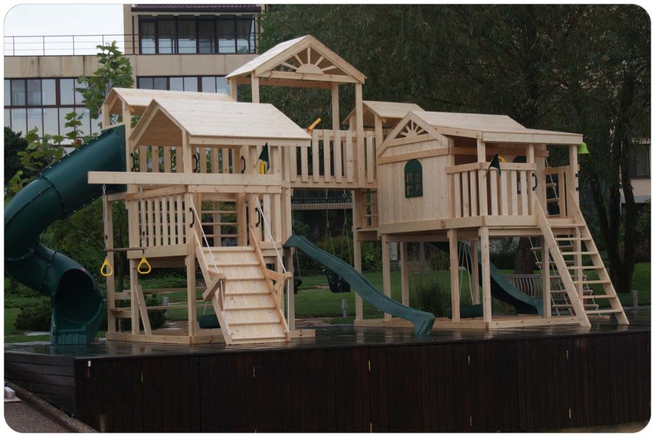 Необычные детские площадки из дерева