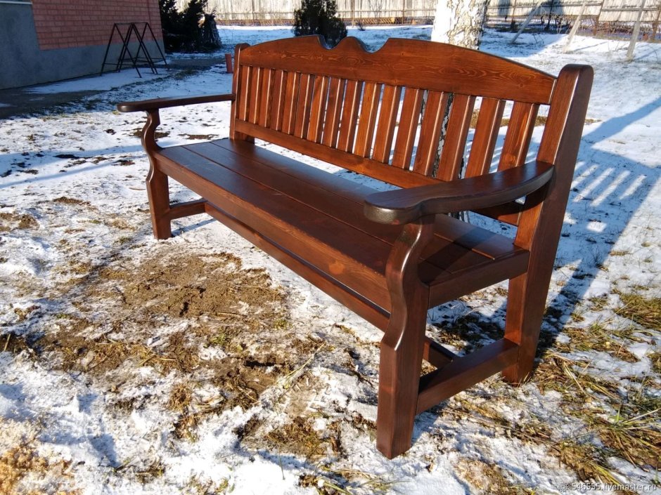 Кресло из дерева для дачи