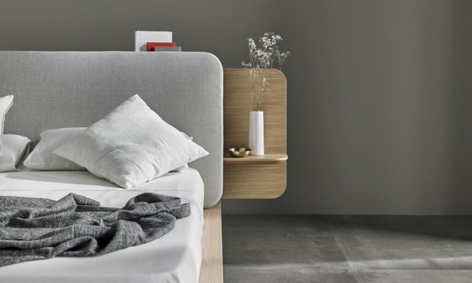 Кровать с ящиком в изголовье