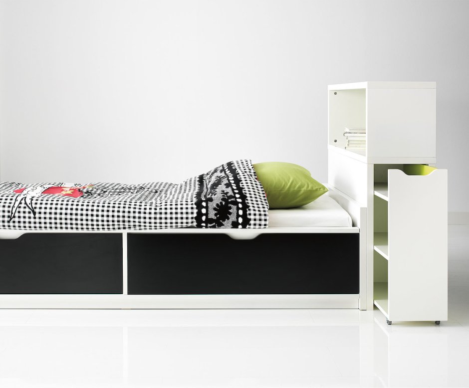 Кровать с полкой в изголовье