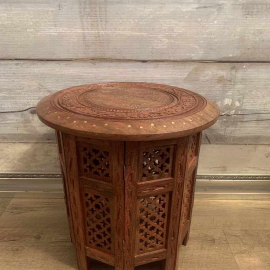 Восьмигранный стол