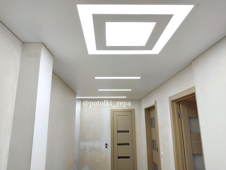 Потолок световые линии в коридор