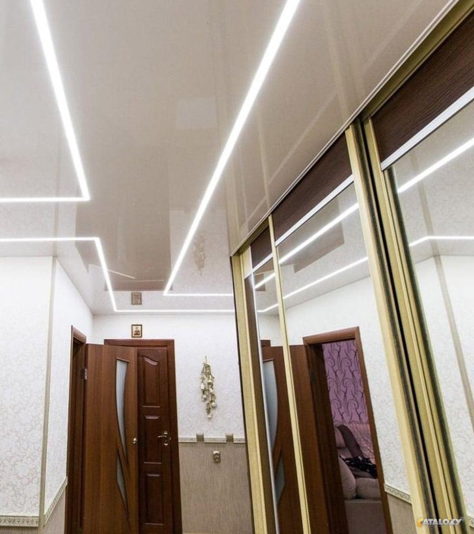 Потолок в прихожей с подсветкой