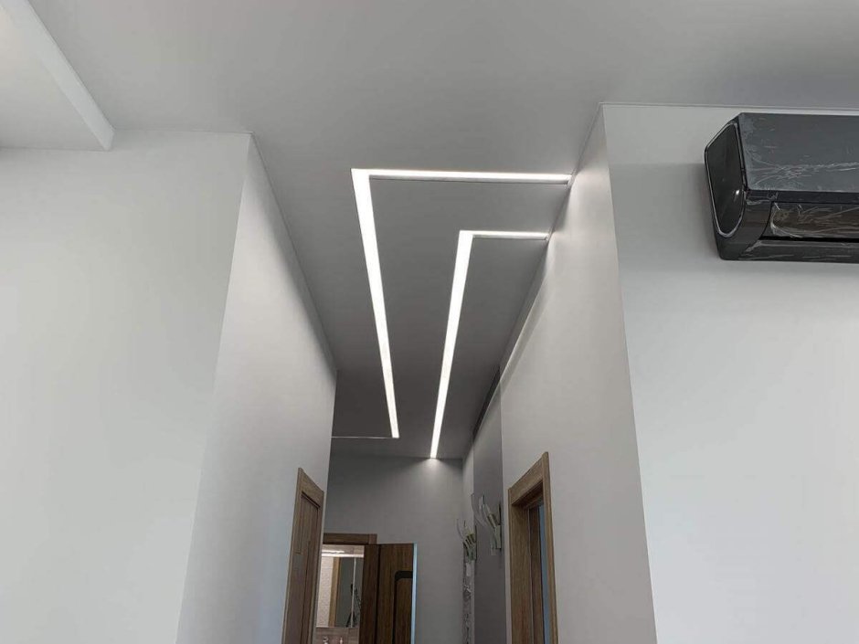 Потолок световые линии в коридор