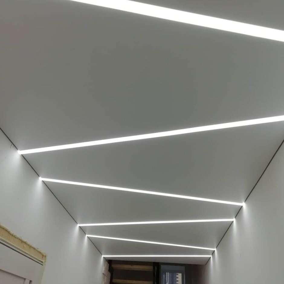 Световые линии на потолке