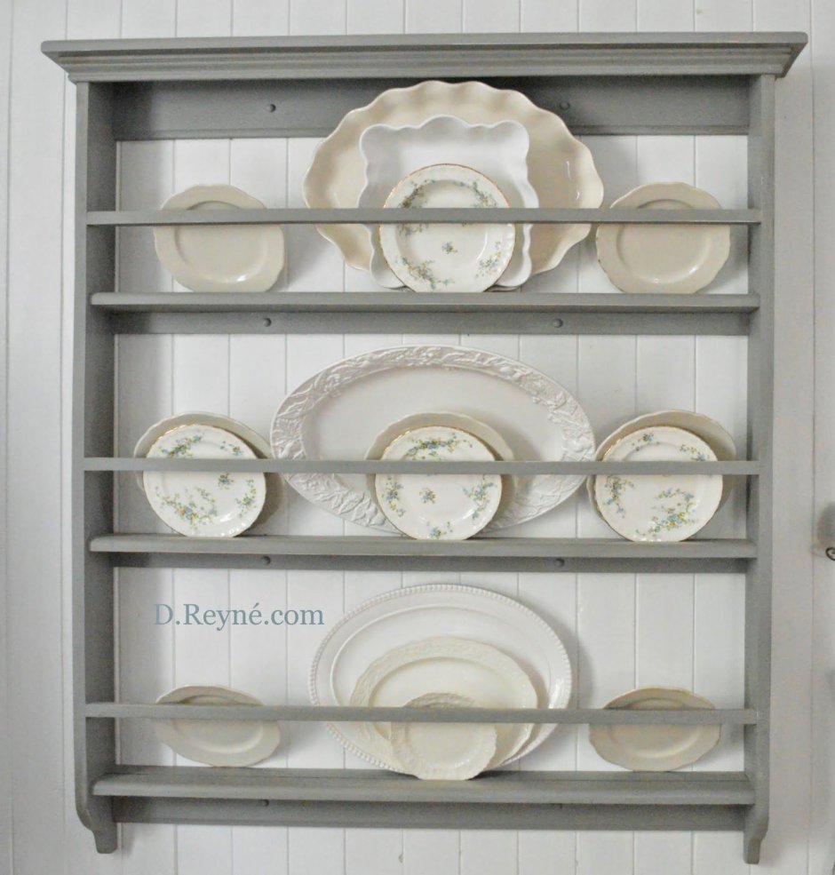 Шкаф с посудой фарфора напоказ