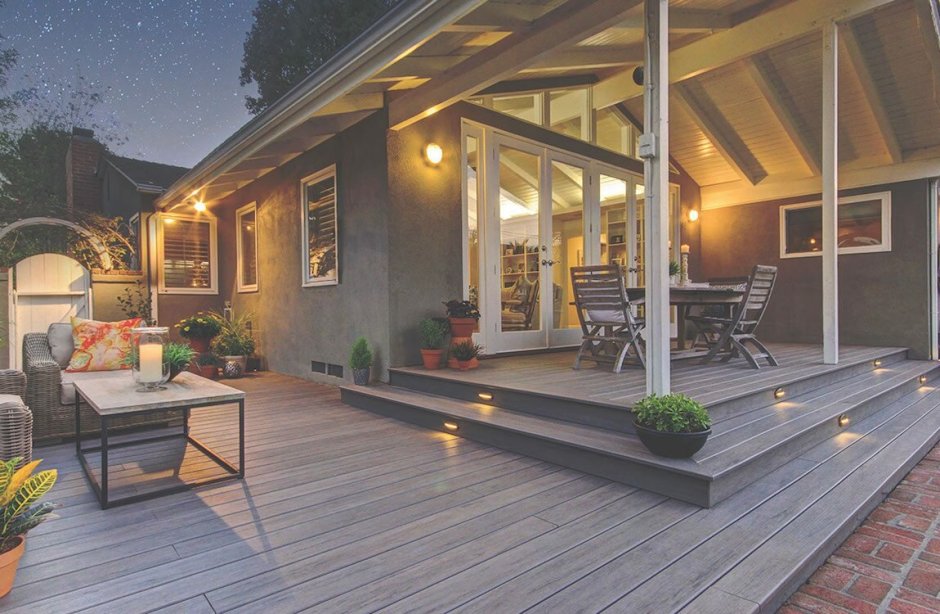 Терраса к домику брусчаткой