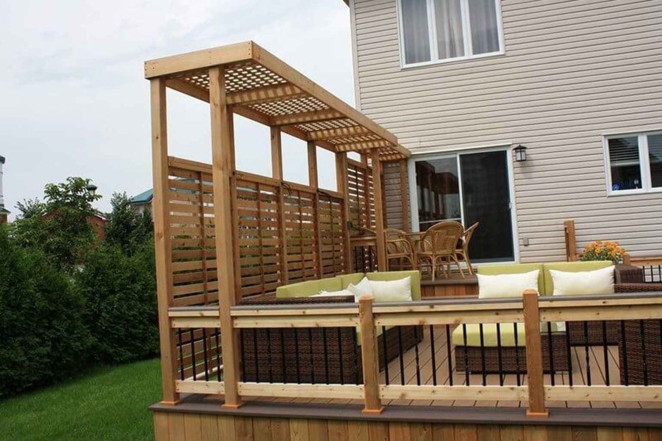 Открытая веранда с реечками