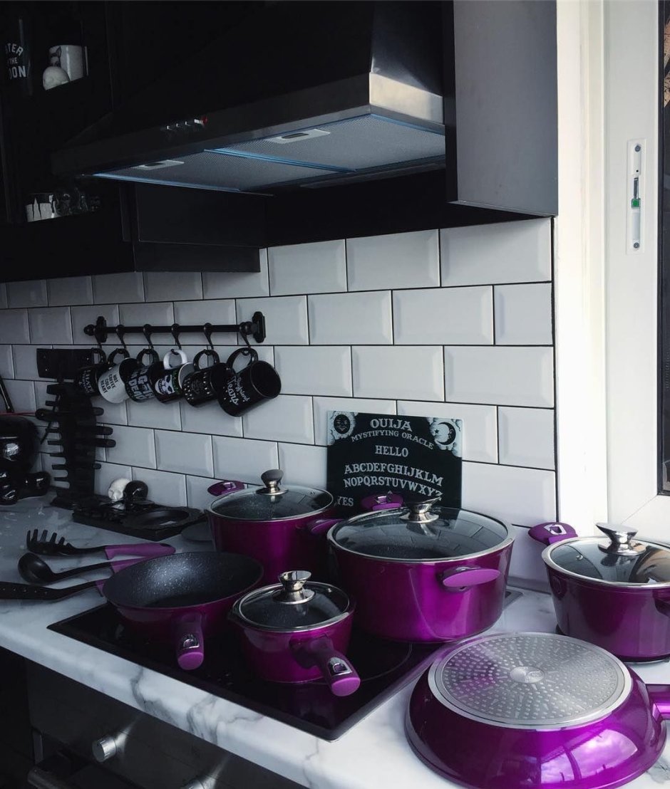 Готический стиль в интерьере кухни