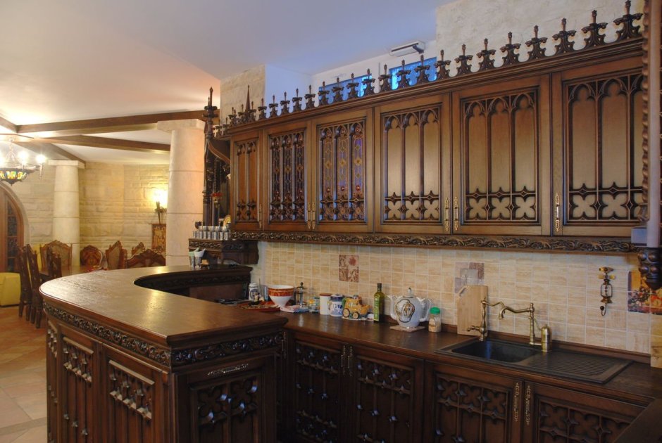 Кухонный гарнитур в готическом стиле