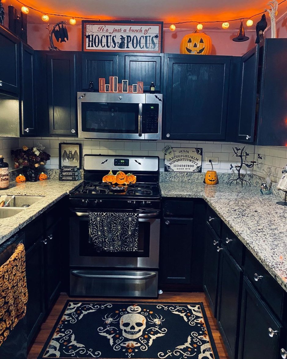 Кухня темная в готическом стиле