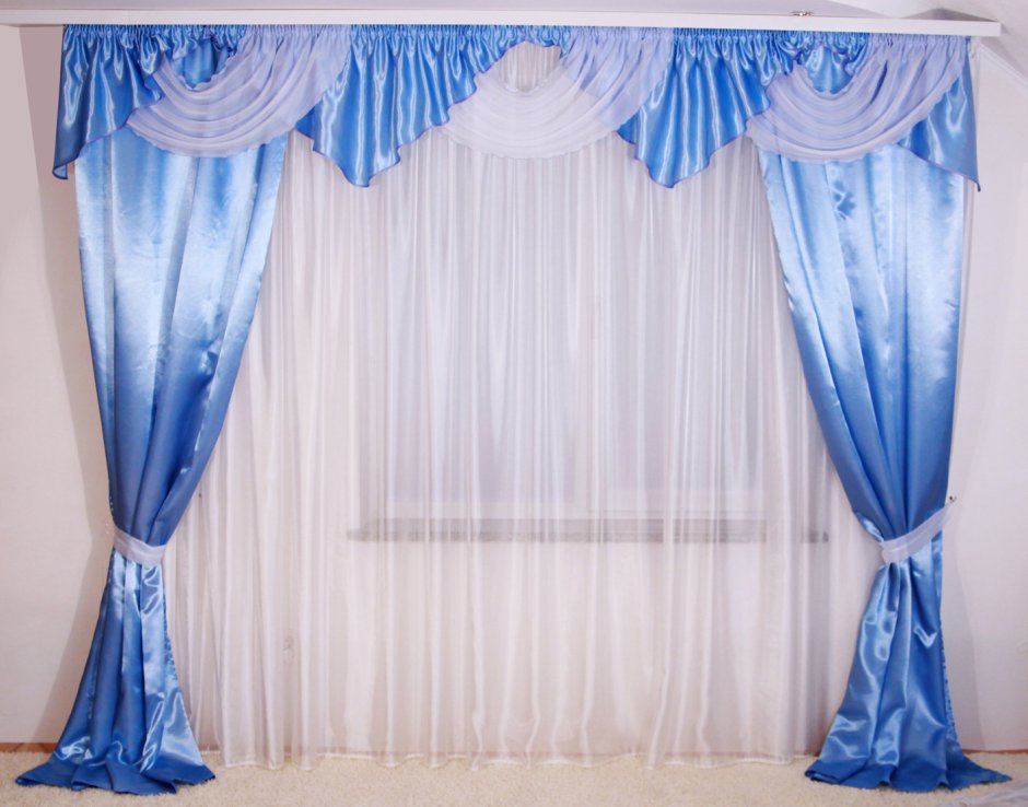 Голубой тюль с ламбрекеном
