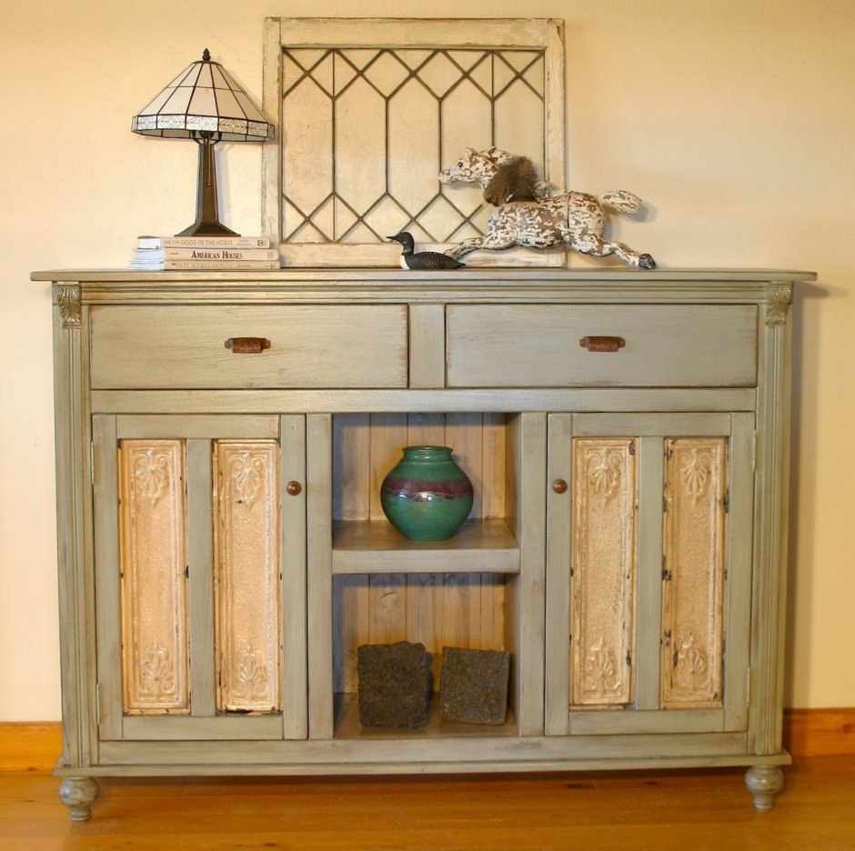 Старый кухонный буфет