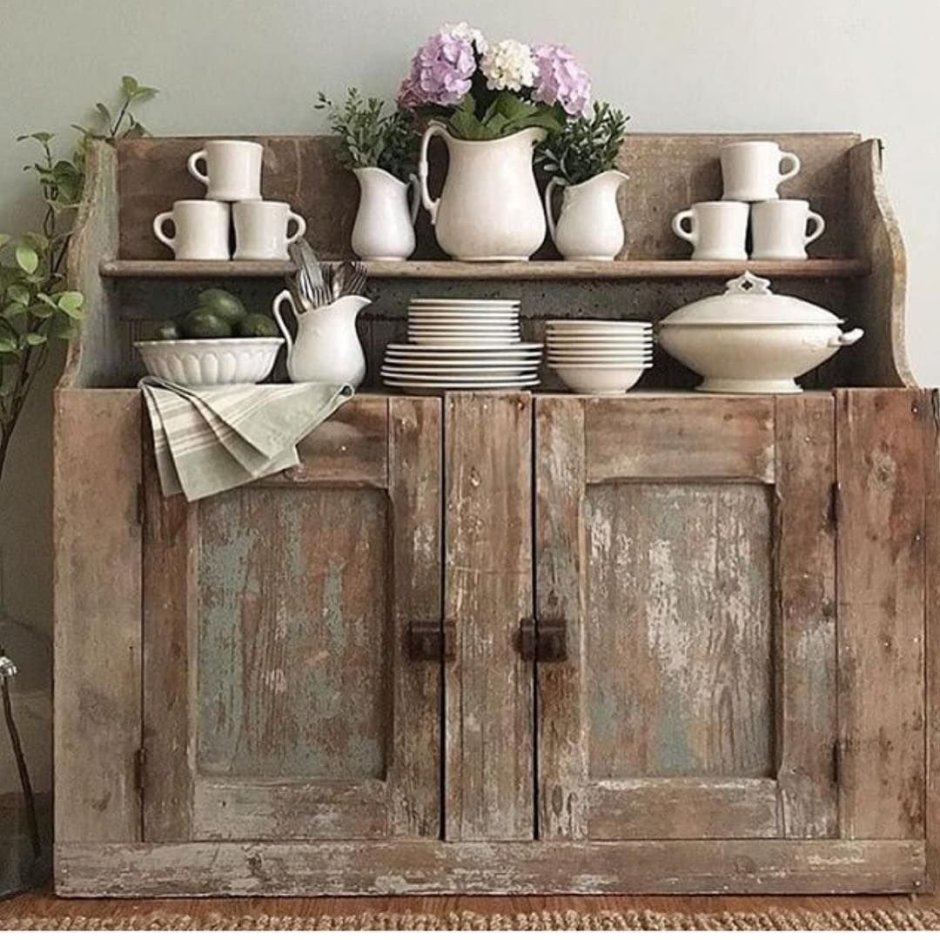 Буфет для кухни в деревенском стиле