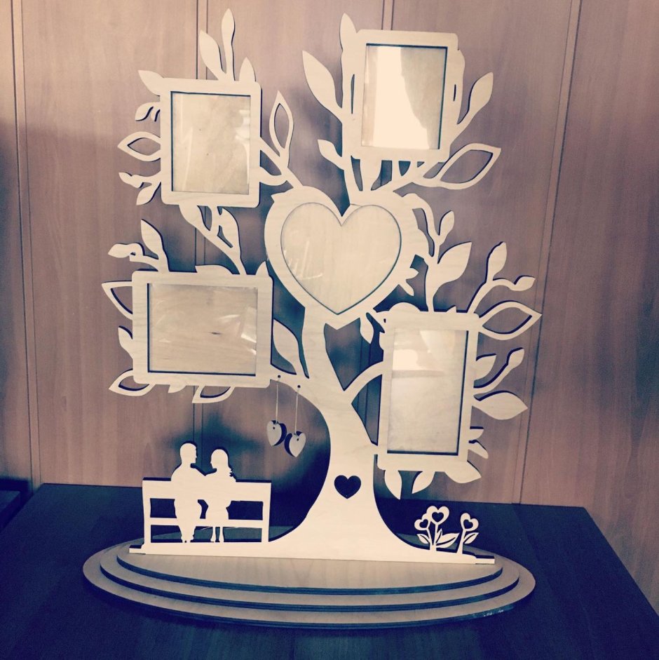 Дерево с фоторамками настольное