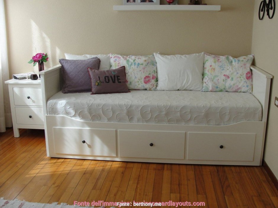 Кровать кушетка с ящиками