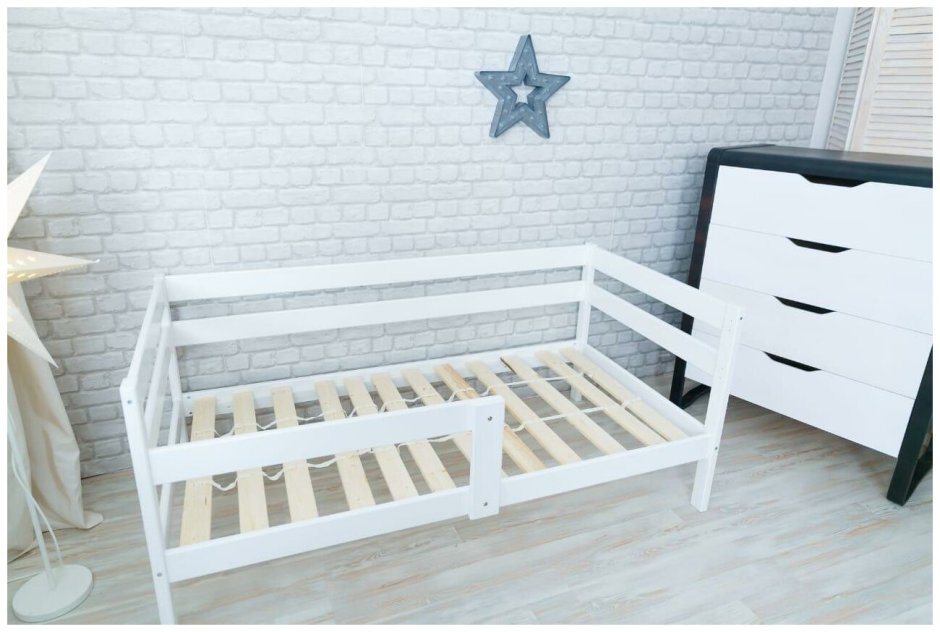 Детская кровать из массива с ящиками