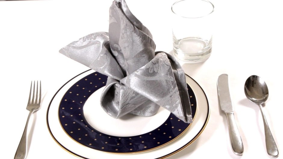 Сервировка приборов в салфетку