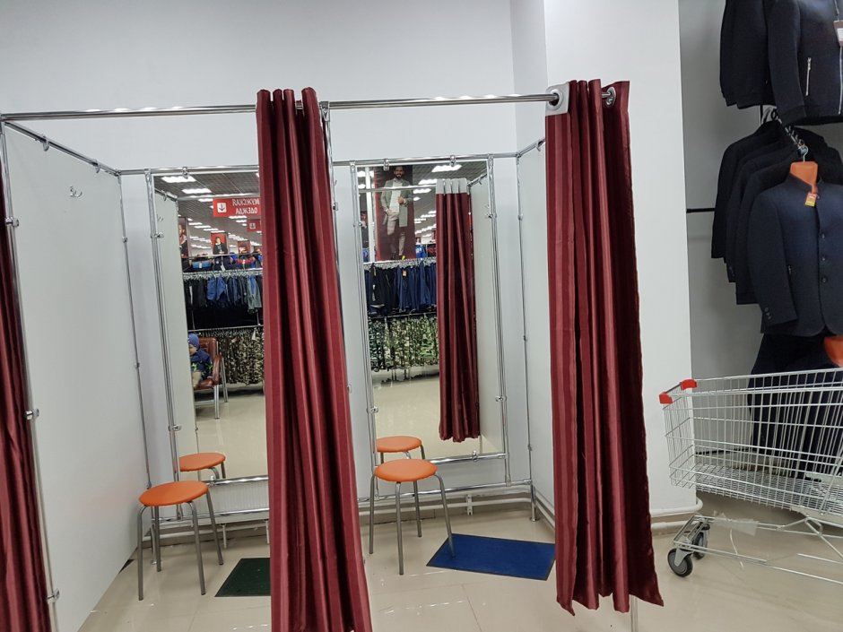 Примерочные в магазинах одежды