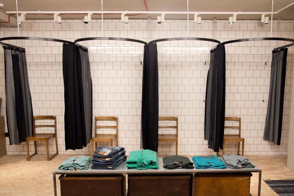 Душевая кабинка со шторкой