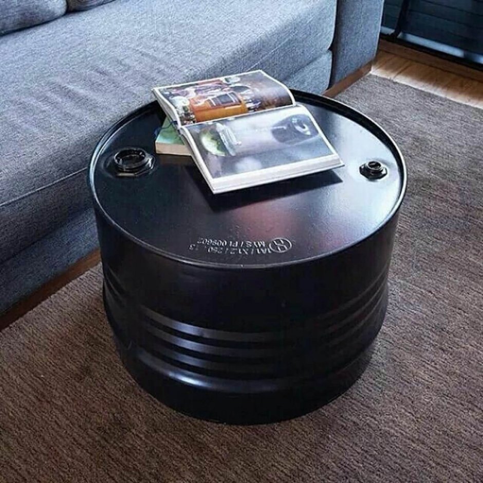 Стол из бочек металлических