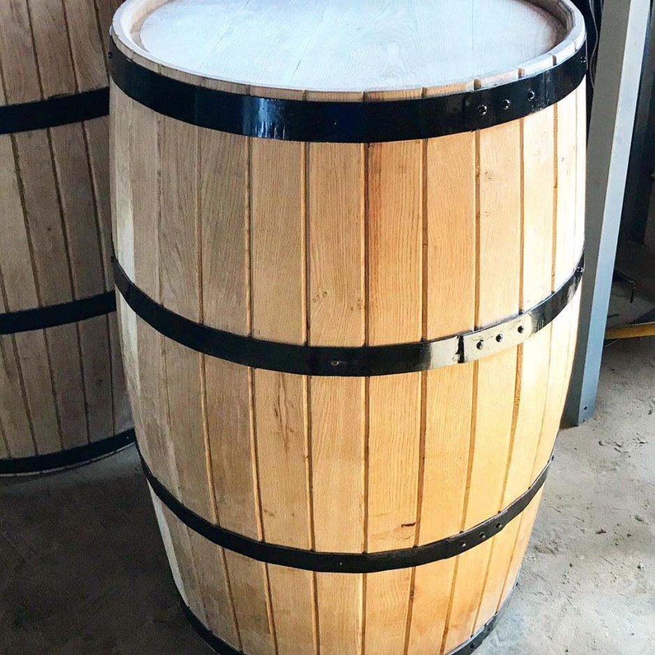 Декорации из деревянной бочки