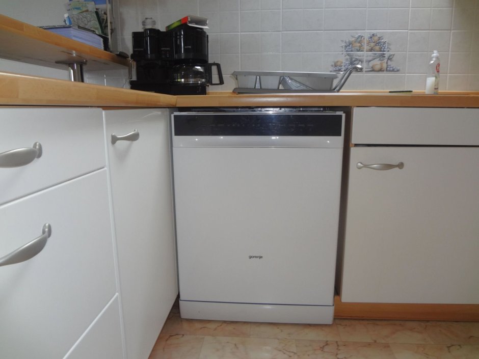 Кухня с посудомоечной машиной не встраиваемой