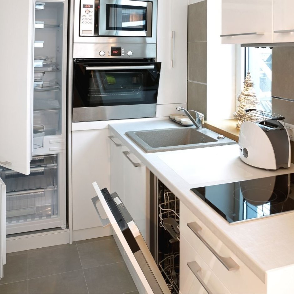 Кухонная зона с посудомоечная машина