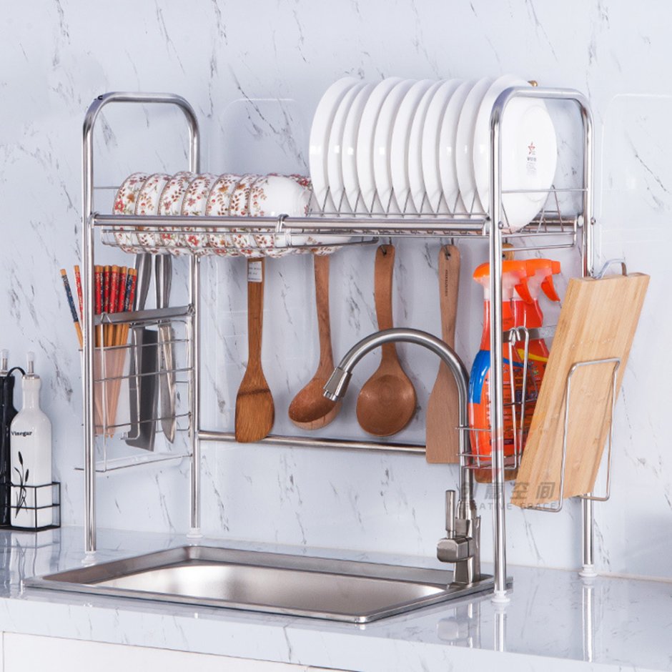 Сушилка над раковиной на кухне