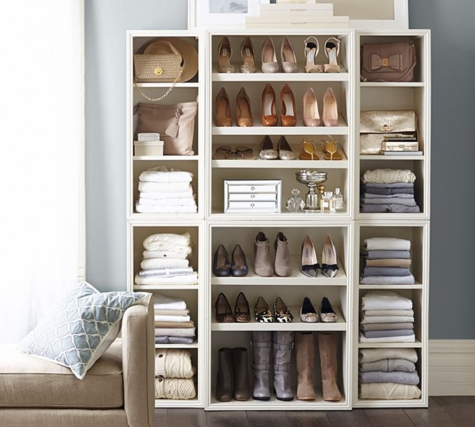 Гардеробный шкаф с открытыми полками