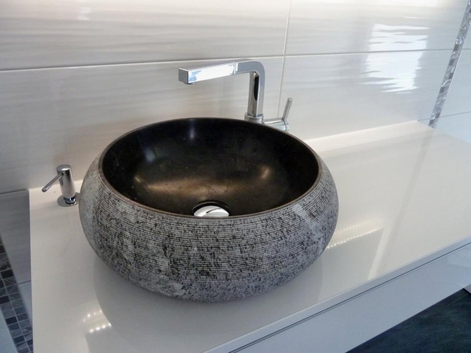 Чаши умывальника из черного камня
