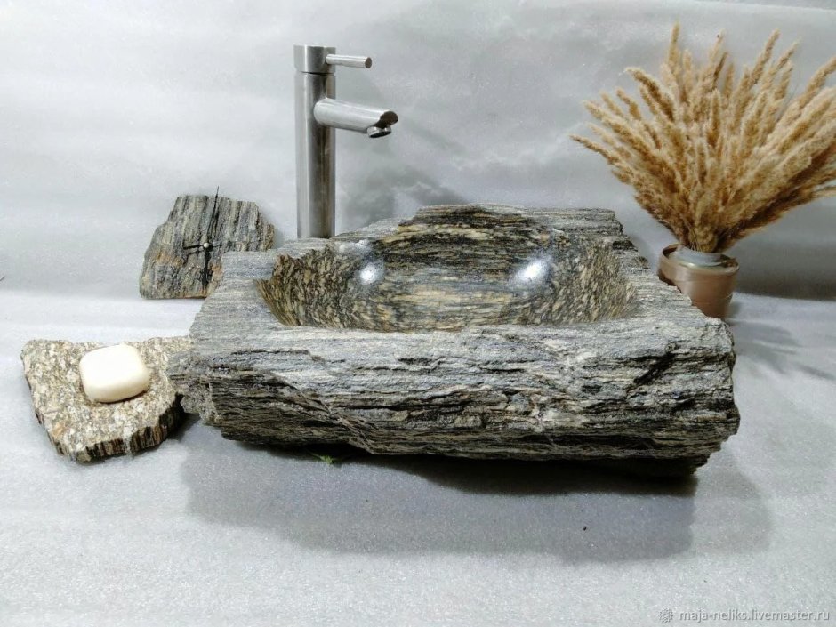 Раковина из камня