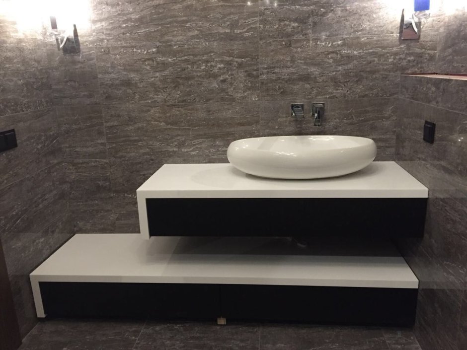 Раковина из речного камня