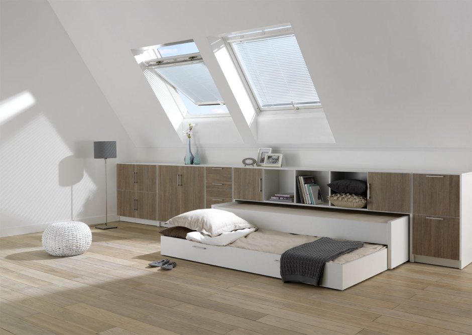 Кровать на мансарде