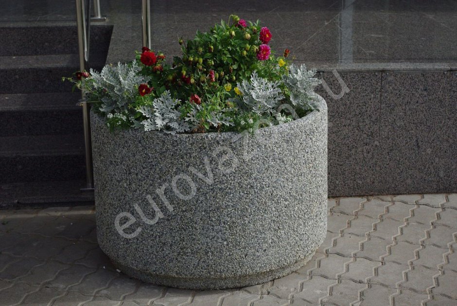 Напольные кашпо в интерьере