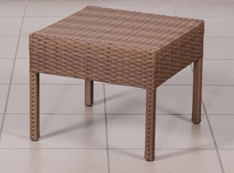 Столик к шезлонгу ротанговый